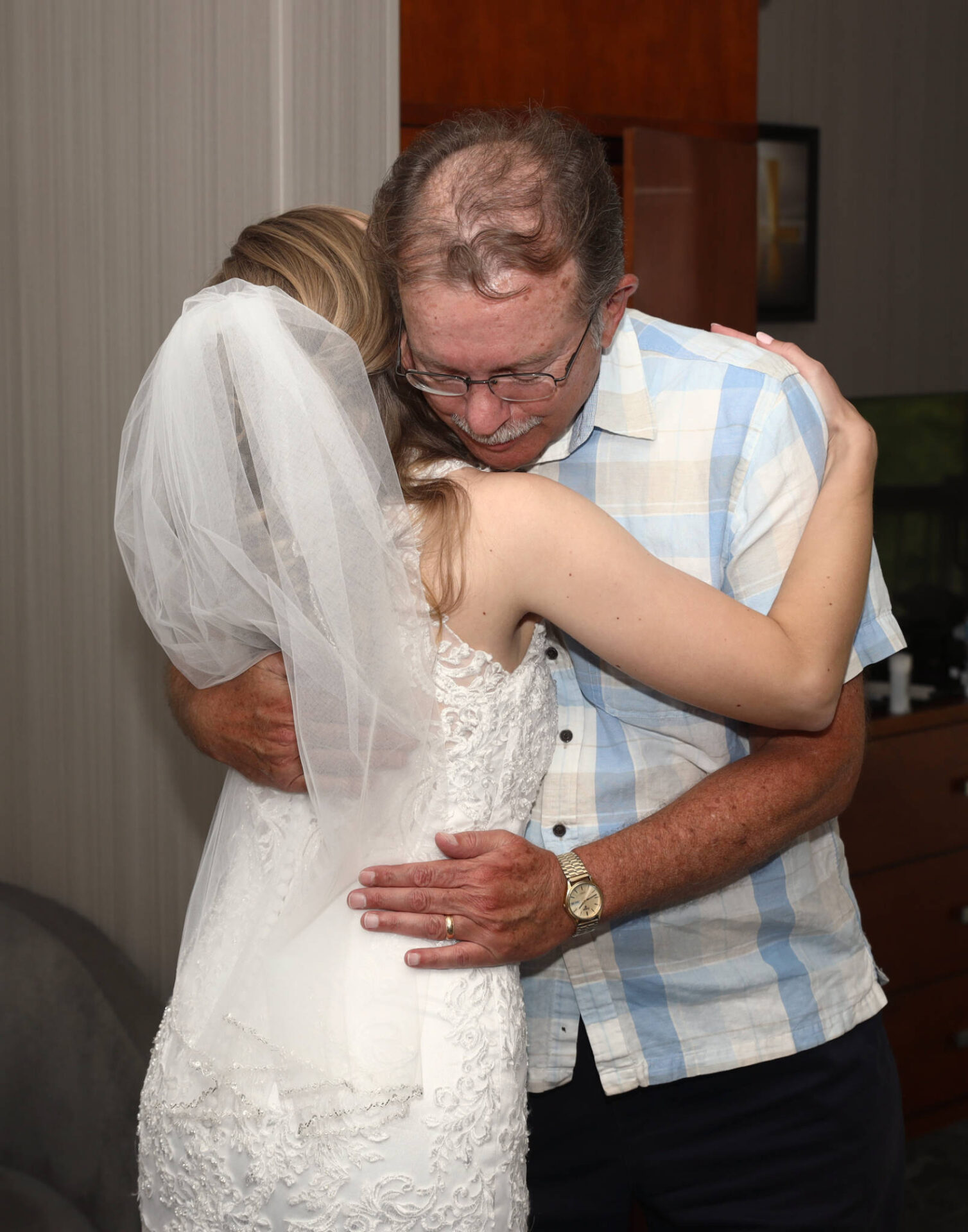 bride and her father