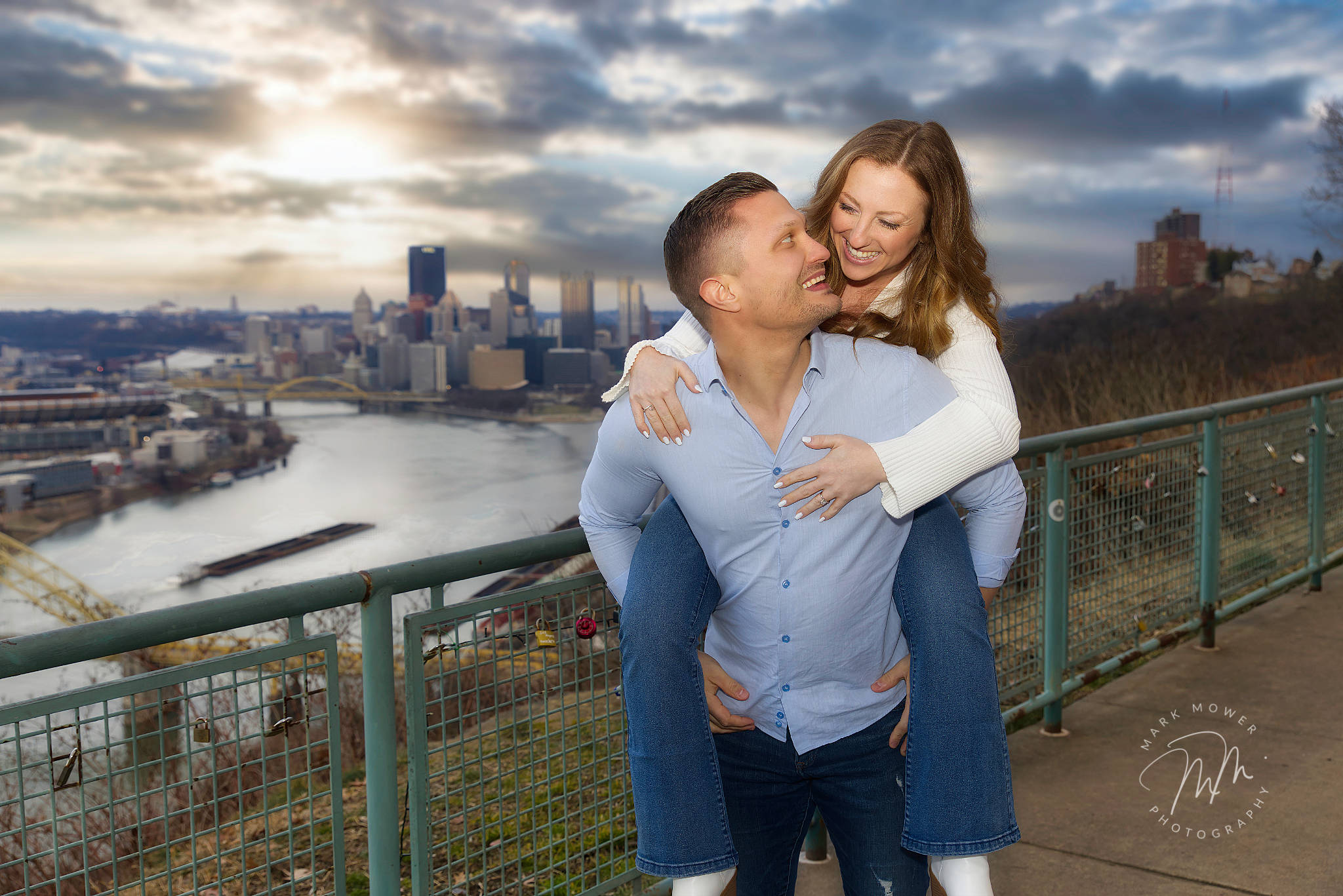 couple posing in Pittsburgh