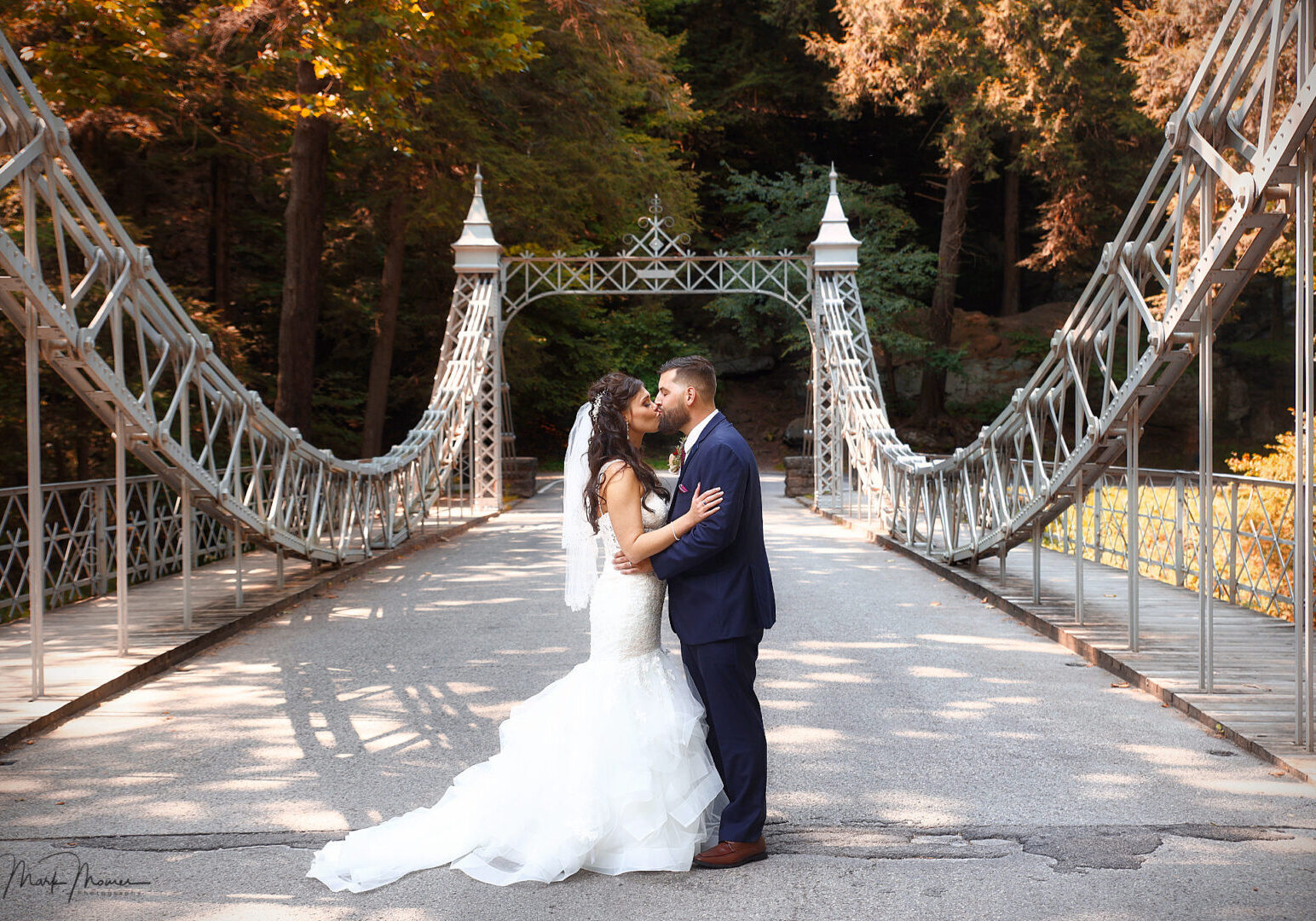 bride and groom kissing on the Cinderella bridge